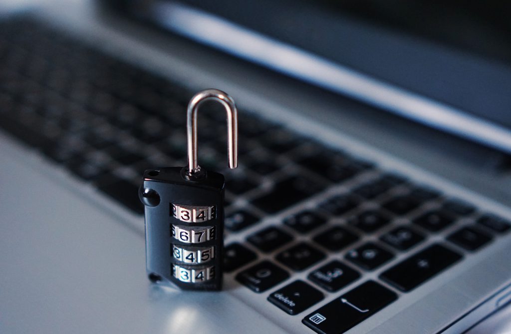 Serangan Phishing & Malware
